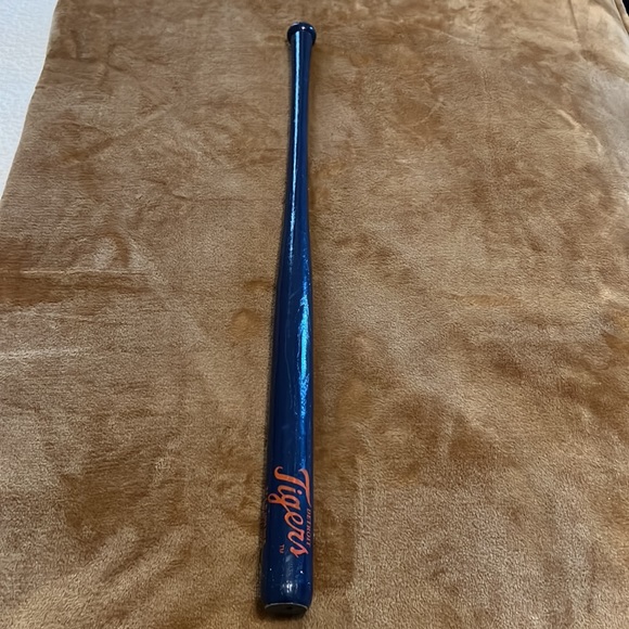 Detroit Tigers 22” Mini Souvenir Baseball Bat - Picture 2 of 5